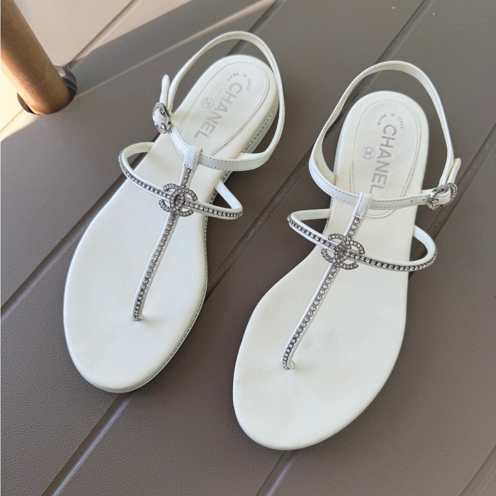 CHANEL White Leather Sandal With Crystal Trim CC Size EU 40